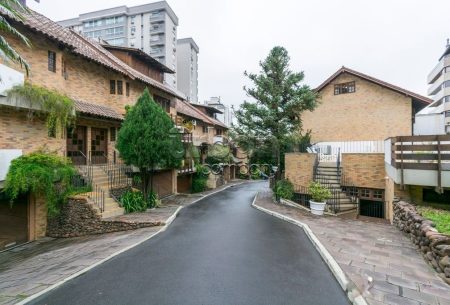 Casa em Condomínio com 308m², 3 quartos, 1 suíte, 4 vagas, no bairro Bela Vista em Porto Alegre