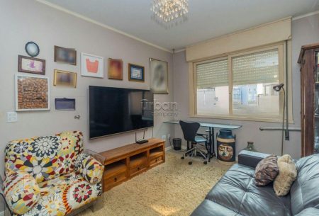 Apartamento com 78m², 2 quartos, 1 vaga, no bairro SANTA CECÍLIA em Porto Alegre