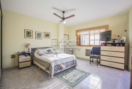 Casa com 200m², 4 quartos, 4 vagas, no bairro Vila Ipiranga em Porto Alegre