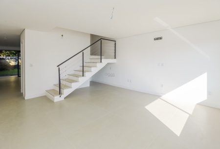 Casa com 210m², 3 quartos, 3 suítes, 4 vagas, no bairro Chácara Das Pedras em Porto Alegre