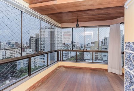 Apartamento com 222m², 3 quartos, 3 suítes, 2 vagas, no bairro Rio Branco em Porto Alegre