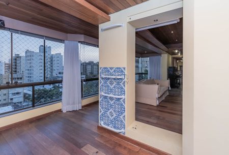 Apartamento com 222m², 3 quartos, 3 suítes, 2 vagas, no bairro Rio Branco em Porto Alegre