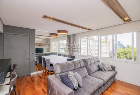 Apartamento com 92m², 4 quartos, 1 suíte, 1 vaga, no bairro Santana em Porto Alegre