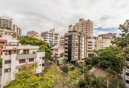 Apartamento com 140m², 3 quartos, 1 suíte, 3 vagas, no bairro Mont Serrat em Porto Alegre