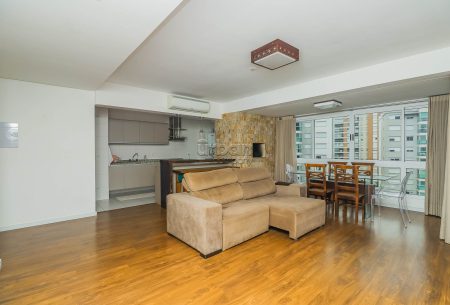 Apartamento com 83m², 2 quartos, 1 suíte, 2 vagas, no bairro Central Parque em Porto Alegre