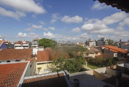 Casa com 137m², 3 quartos, 1 suíte, 2 vagas, no bairro Jardim Itu em Porto Alegre