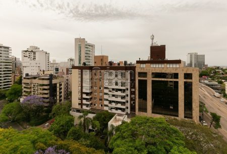 Apartamento com 257m², 3 quartos, 1 suíte, 2 vagas, no bairro Petrópolis em Porto Alegre