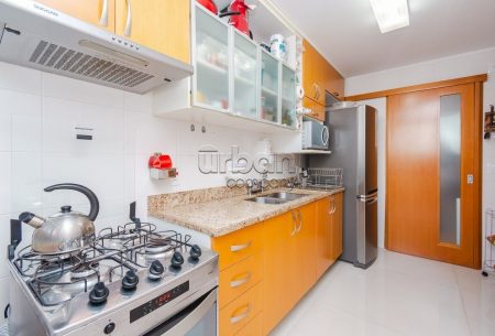 Apartamento com 94m², 3 quartos, 1 suíte, 1 vaga, no bairro Menino Deus em Porto Alegre