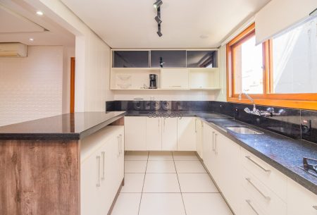 Apartamento com 112m², 3 quartos, 1 suíte, 2 vagas, no bairro Jardim Planalto em Porto Alegre