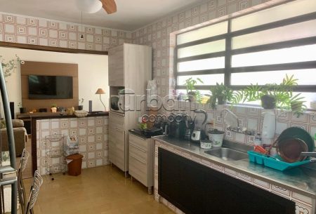 Casa com 200m², 3 quartos, 1 suíte, 3 vagas, no bairro Jardim do Salso em Porto Alegre