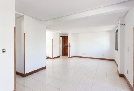 Apartamento Duplex com 130m², 3 quartos, 1 suíte, 3 vagas, no bairro Mont`Serrat em Porto Alegre