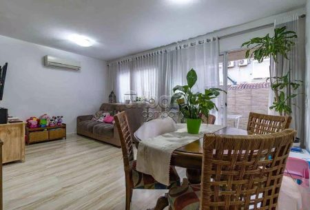 Casa em Condomínio com 146m², 3 quartos, 1 suíte, 2 vagas, no bairro Ecoville em Porto Alegre