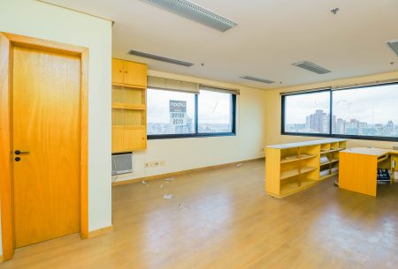 Sala com 30m², 1 vaga, no bairro Higienópolis em Porto Alegre