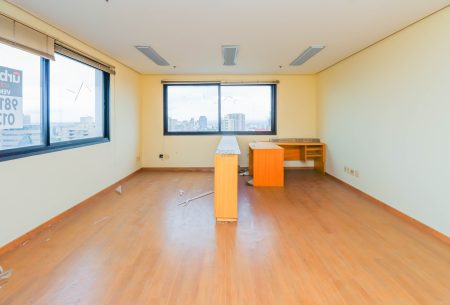 Sala com 30m², 1 vaga, no bairro Higienópolis em Porto Alegre