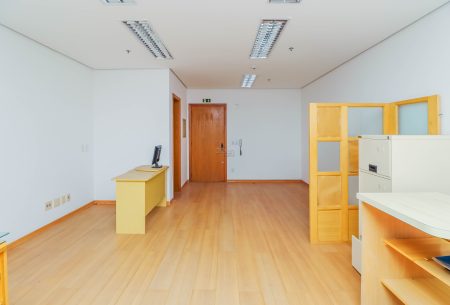 Sala com 30m², 1 vaga, no bairro Higienópolis em Porto Alegre