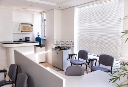 Sala com 159m², 2 vagas, no bairro Auxiliadora em Porto Alegre