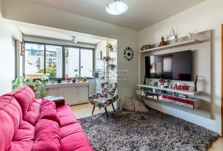 Apartamento com 81m², 3 quartos, 1 suíte, 2 vagas, no bairro Passo da Areia em Porto Alegre