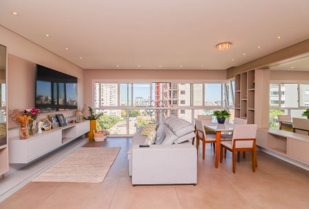 Apartamento com 108m², 3 quartos, 1 suíte, 2 vagas, no bairro Vila Ipiranga em Porto Alegre