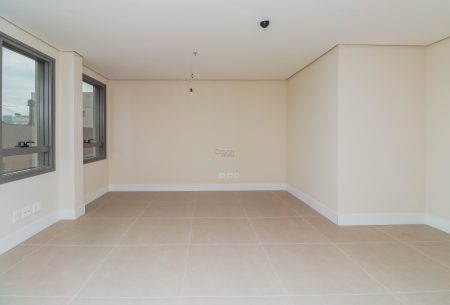 Sala com 37m², 1 vaga, no bairro Independência em Porto Alegre