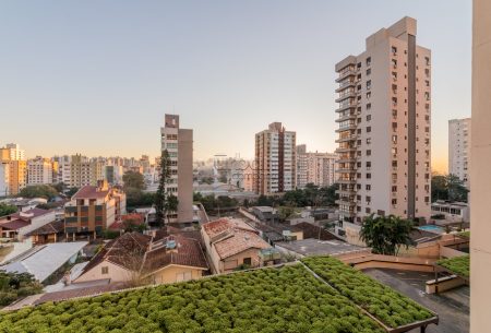 Apartamento com 65m², 2 quartos, 1 suíte, 1 vaga, no bairro Passo da Areia em Porto Alegre