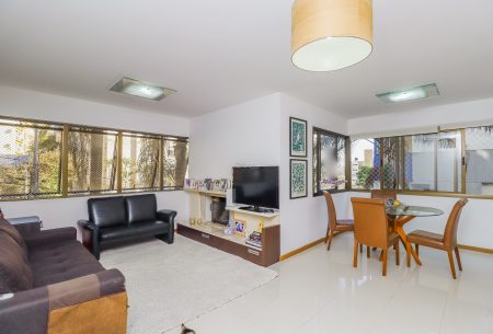 Apartamento com 87m², 2 quartos, 1 suíte, 2 vagas, no bairro Rio Branco em Porto Alegre