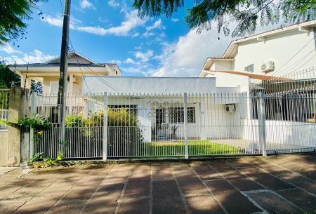 Casa com 112m², 3 quartos, 1 suíte, 2 vagas, no bairro Vila Ipiranga em Porto Alegre