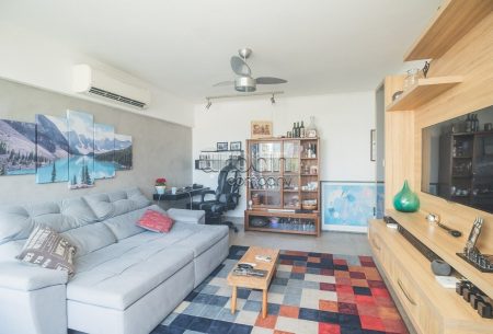 Apartamento com 76m², 2 quartos, 1 suíte, 1 vaga, no bairro Moinhos de Vento em Porto Alegre