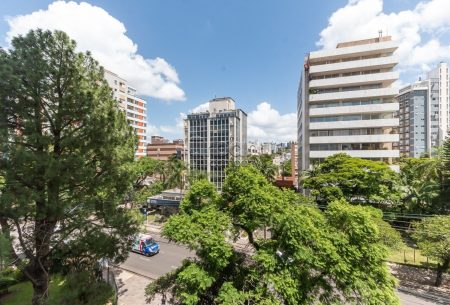 Apartamento com 167m², 3 quartos, 1 suíte, 1 vaga, no bairro Moinhos de Vento em Porto Alegre