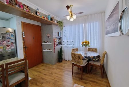 Apartamento com 57m², 2 quartos, 1 suíte, 2 vagas, no bairro Azenha em Porto Alegre