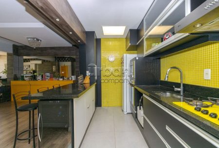 Apartamento com 75m², 2 quartos, 1 suíte, 2 vagas, no bairro São Sebastião em Porto Alegre