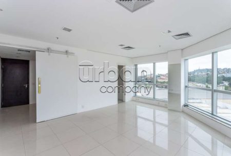 Sala com 42m², 1 vaga, no bairro Cristal em Porto Alegre