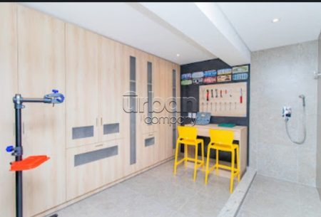 Apartamento com 81m², 2 quartos, 1 suíte, 2 vagas, no bairro Santana em Porto Alegre