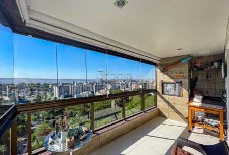 Apartamento com 128m², 3 quartos, 1 suíte, 4 vagas, no bairro Menino Deus em Porto Alegre