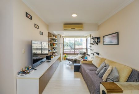 Apartamento com 83m², 3 quartos, 1 suíte, 2 vagas, no bairro Floresta em Porto Alegre