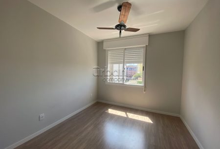 Apartamento com 44m², 1 quarto, 1 vaga, no bairro Passo da Areia em Porto Alegre