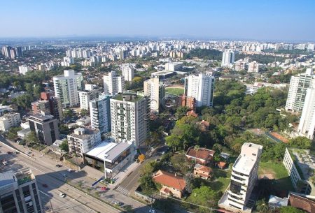 Apartamento com 182m², 3 quartos, 3 suítes, 3 vagas, no bairro Três Figueiras em Porto Alegre