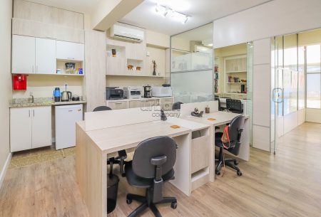 Sala com 53m², no bairro Moinhos de Vento em Porto Alegre