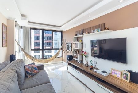 Apartamento com 84m², 3 quartos, 1 suíte, 1 vaga, no bairro Partenon em Porto Alegre