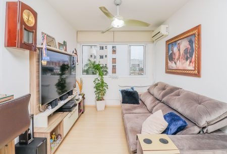 Apartamento com 57m², 2 quartos, 1 vaga, no bairro Passo da Areia em Porto Alegre