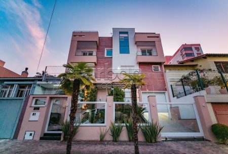 Casa com 554m², 5 quartos, 5 suítes, 8 vagas, no bairro Jardim Lindóia em Porto Alegre