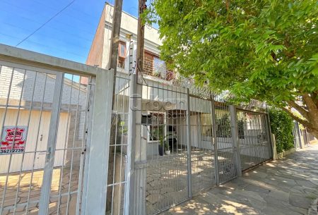 Casa com 180m², 4 quartos, 4 suítes, 3 vagas, no bairro Partenon em Porto Alegre