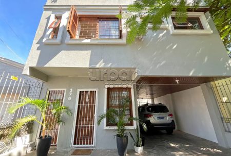 Casa com 180m², 4 quartos, 4 suítes, 3 vagas, no bairro Partenon em Porto Alegre