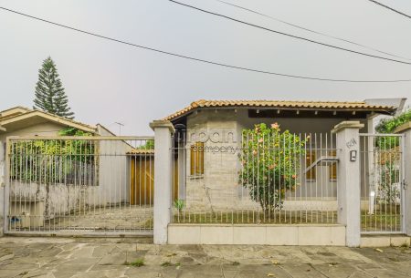 Casa com 360m², 3 quartos, 1 suíte, 2 vagas, no bairro Chácara Das Pedras em Porto Alegre