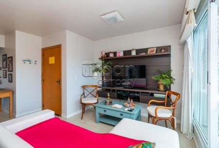 Apartamento com 83m², 3 quartos, 1 suíte, 2 vagas, no bairro Santana em Porto Alegre