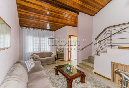 Casa com 180m², 4 quartos, 1 suíte, 2 vagas, no bairro Vila Ipiranga em Porto Alegre