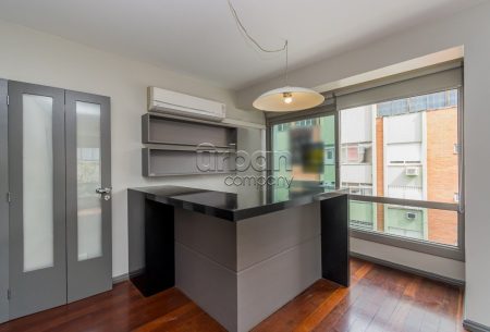 Apartamento com 113m², 3 quartos, 1 suíte, 2 vagas, no bairro Moinhos de Vento em Porto Alegre