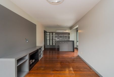 Apartamento com 113m², 3 quartos, 1 suíte, 2 vagas, no bairro Moinhos de Vento em Porto Alegre