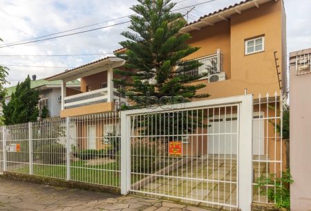 Casa com 422m², 3 quartos, 1 suíte, 4 vagas, no bairro Jardim Planalto em Porto Alegre