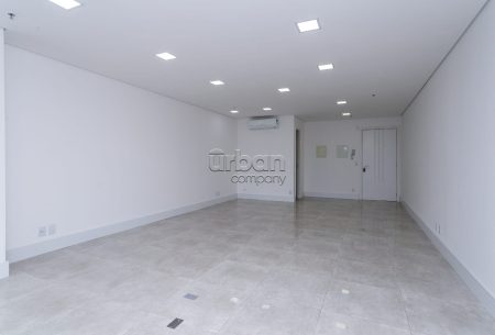 Sala com 44m², 1 vaga, no bairro Petrópolis em Porto Alegre