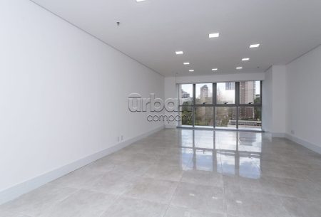 Sala com 44m², 1 vaga, no bairro Petrópolis em Porto Alegre